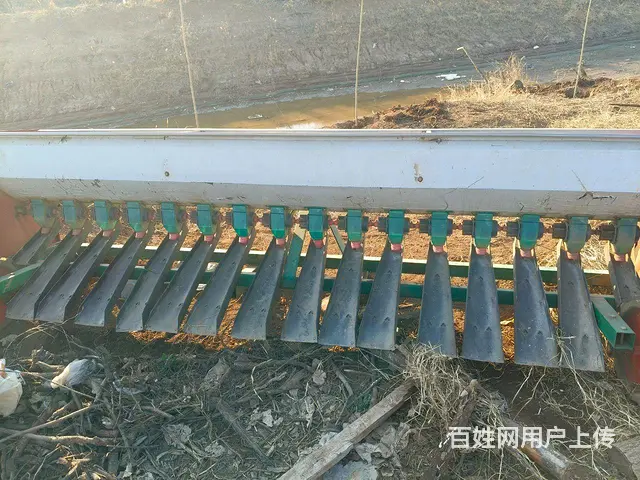 挖树坑机。不用了。便宜出售。撒肥料机。不用了 - 图片 5