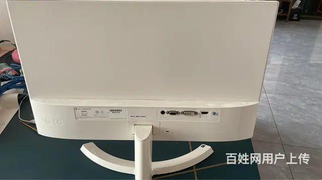 24寸lg白色显示器 - 图片 1