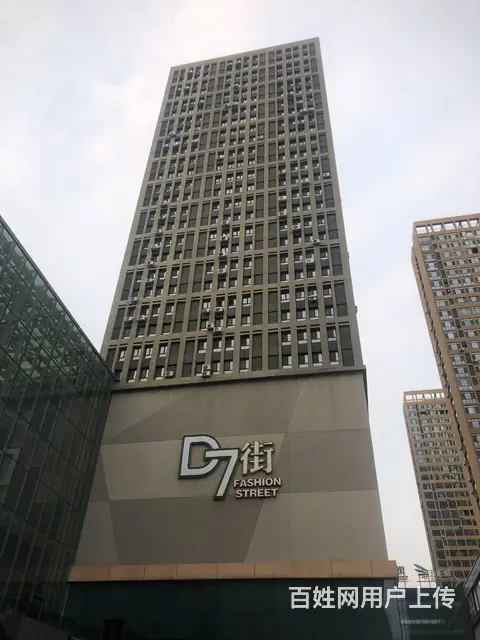 兴隆摩尔财富里 南向106平32万  一手房 - 图片 1