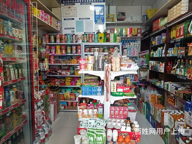 B个人一龙兴苑小区大门口商店对外整体转让 - 图片 1