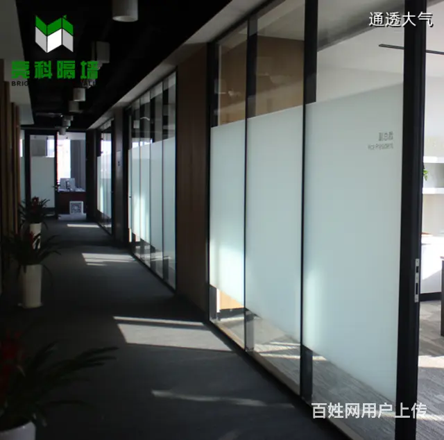 上海办公室玻璃隔断的应用现场实景 - 图片 1