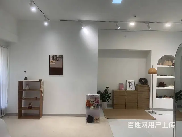 （易转介绍）婺城繁华地段精装修生意好服装店转让 - 图片 9