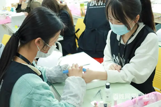 零基础学美甲，美甲师培训，广州百美汇学校专业靠谱 - 图片 1