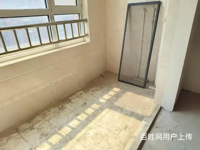 鸿暻悦城10楼，三室两厅，送车库储，108万可贷款 - 图片 6