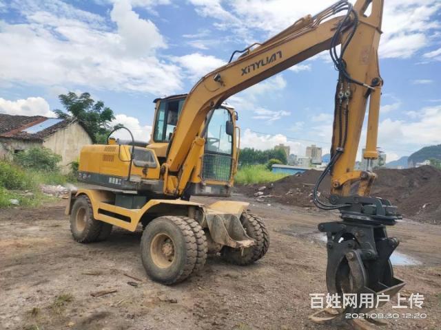 新源轮式挖掘机