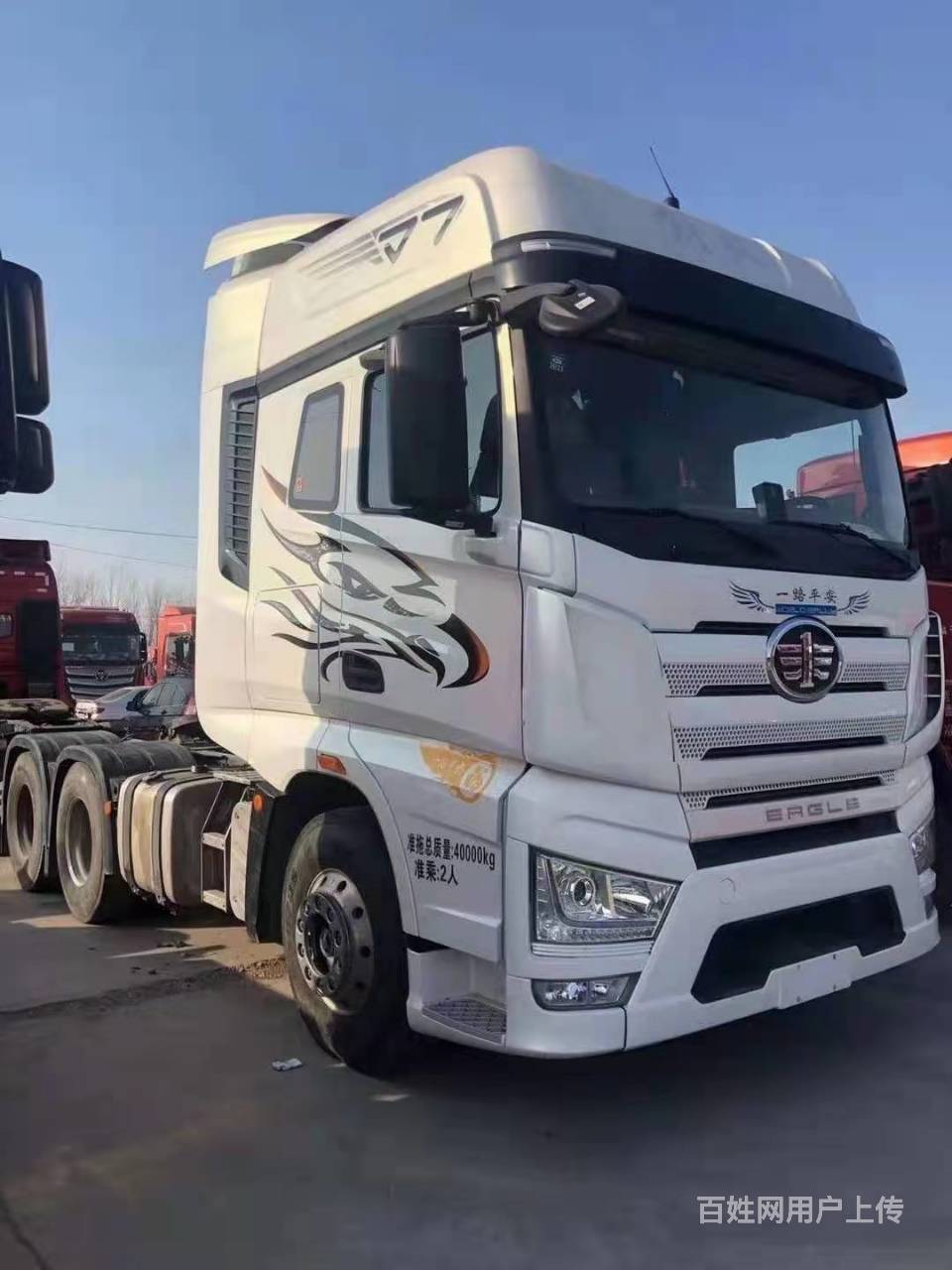 出售二手解放j7牵引车 国五 550马力 双驱轻体