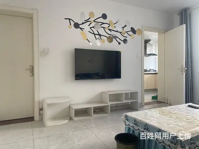 海峰路三楼，80平，两室，月租1600元 - 图片 1