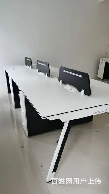 电脑办公桌 - 图片