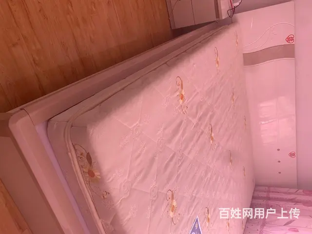 床+床垫+床头柜 1.8米*2米 - 图片 1