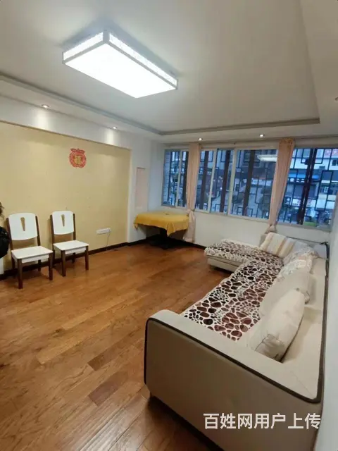 清毕路中医院五小对面河边步梯3楼三室出租可停车临近人民公园 - 图片 1