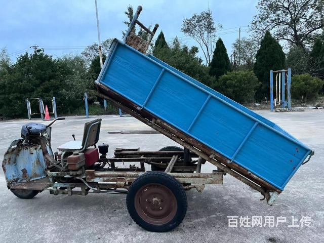 農用車 拖拉機 自卸三輪車的圖片