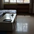 下楼即是各路公交车，楼下是各种特长和文化课补习班。下楼2分钟