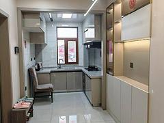 九华山广场对面