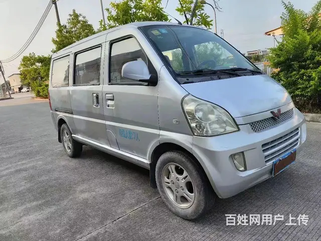 五菱荣光面包车7座 - 图片 2