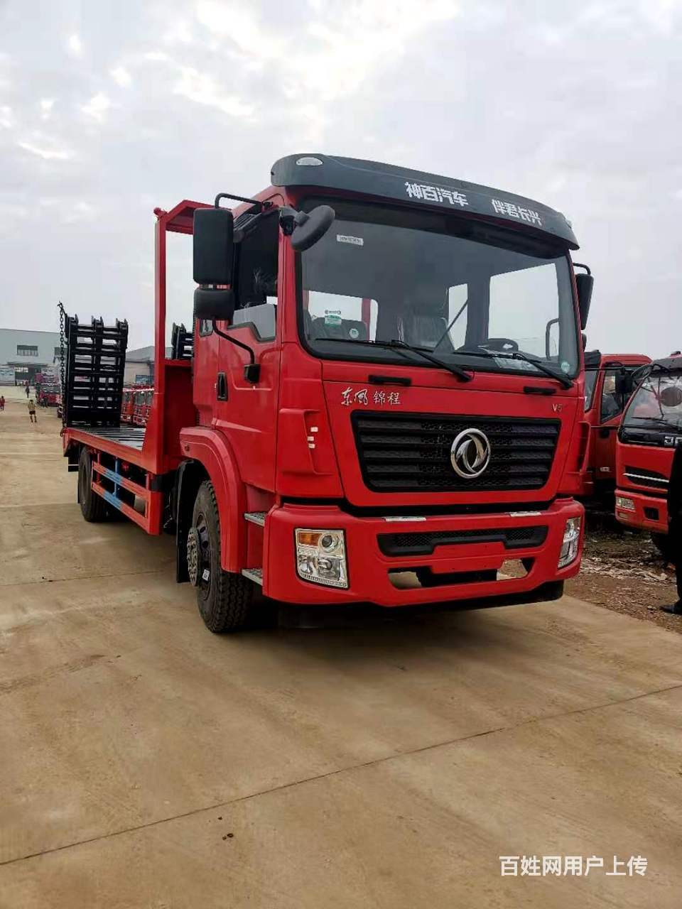 东风锦程平板车拉120不超载