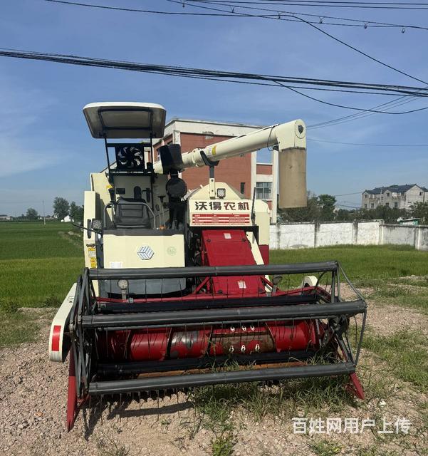 23年沃得履带式收割机130马力，低价转手欢迎联系的图片