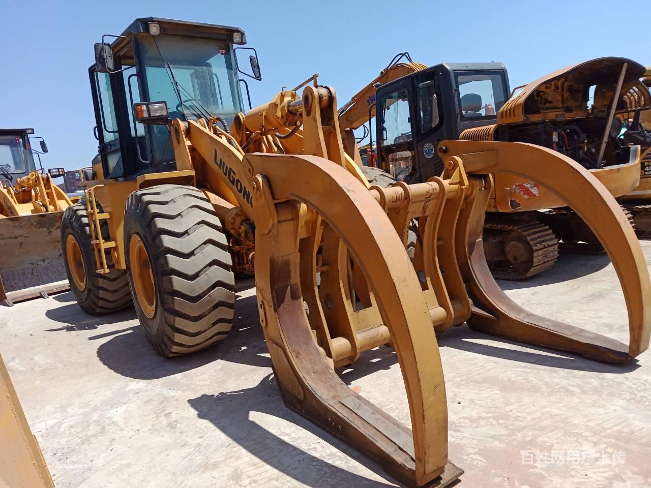 50夹木机-夹木装载机-抱木头5吨铲车转让