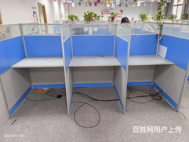 办公隔段桌。 - 图片 2