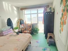 东港里负一栋教师楼