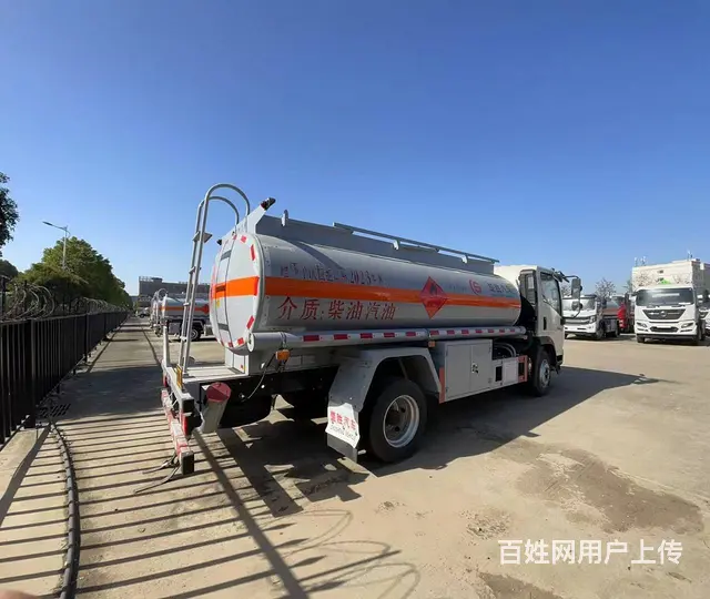 重汽豪沃7吨油罐车  新款上市 心动不如行动 - 图片 3