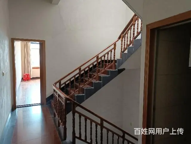 整套三层200平方米出租 - 图片 1