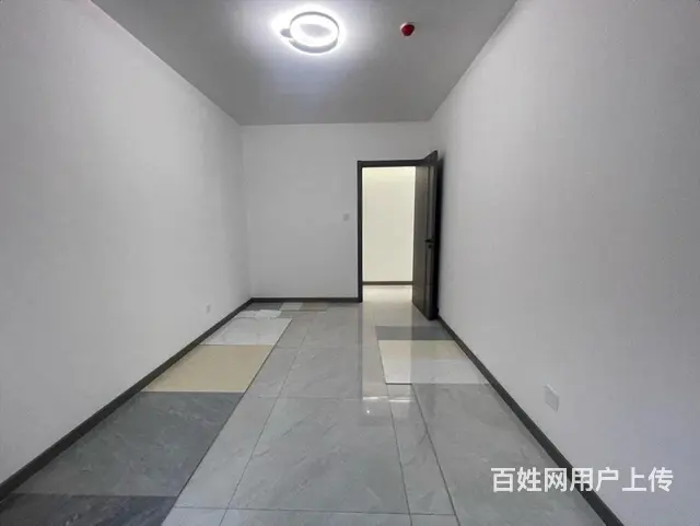 香山名郡  3室 5楼 100平 75万 现房 - 图片 1