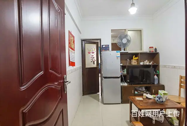 拱北关口龙城大厦电梯精装一房一厅出租，租价1600。近关口 - 图片 1