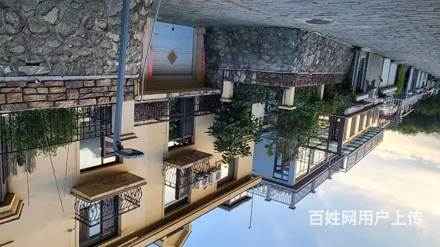 宏宇万豪花园双拼别墅车库能停两台车 - 图片 1