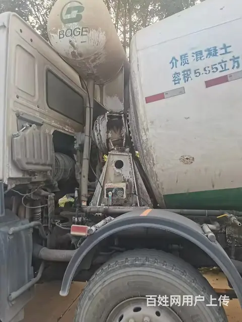 17年豪沃搅拌车 精品车况 - 图片 4