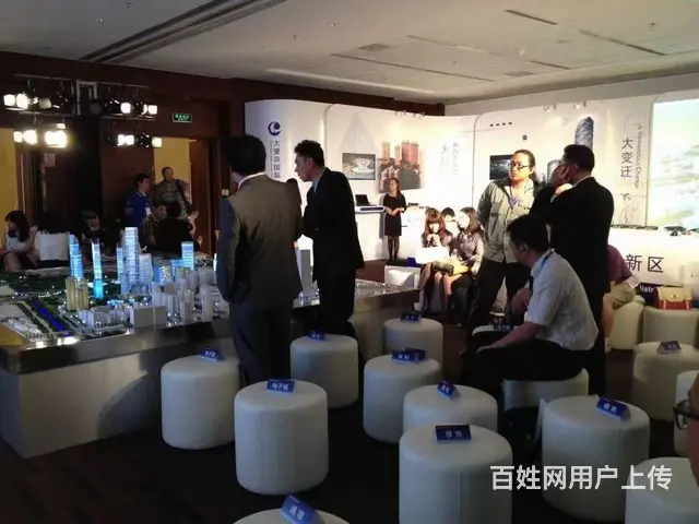 车展皮方凳长条沙发出租 - 图片 1