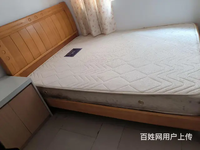 1.5米x2米双人床十20cm厚床垫十床头柜十床头 - 图片 1