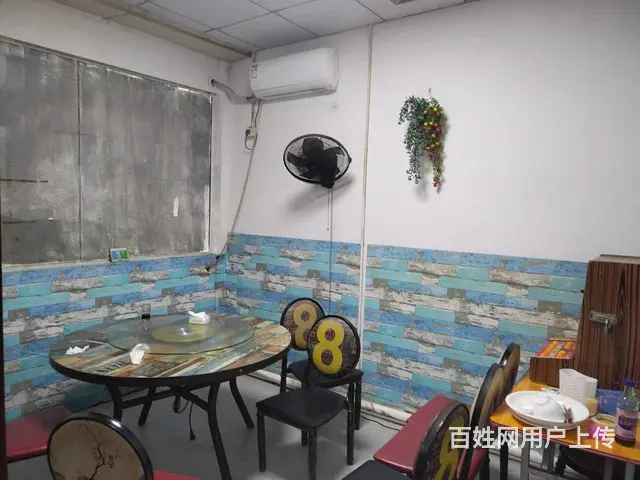 《易转》客源集中餐饮商业街老生意特色餐饮店诚心转让！ - 图片 1