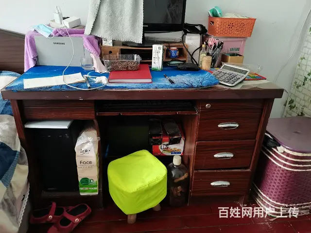 电脑桌出售。 - 图片
