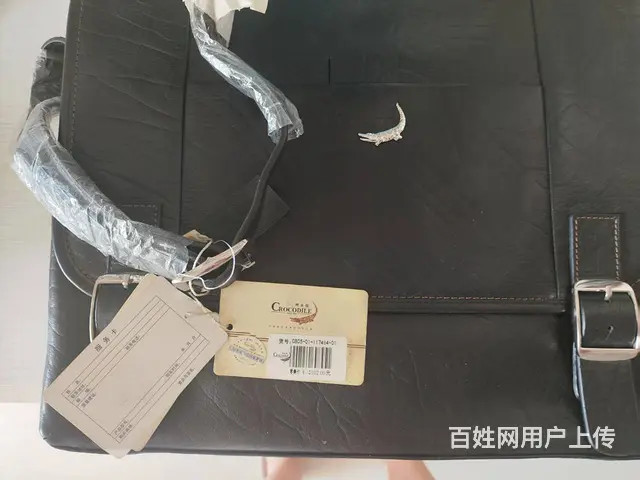 出售大商场鳄鱼恤品牌纯皮电脑包 - 图片 1