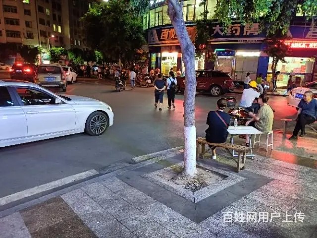 转盘处临门面低价急转，门头宽大明亮 - 图片 3