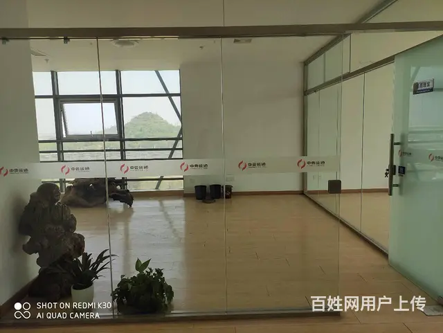 高铁站旁100平高层南向带玻璃隔断出租 - 图片 12