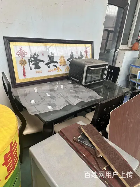 出售二手餐桌椅一套，实木钢化玻璃桌带四把椅子 - 图片 2