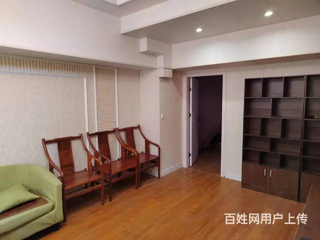 二楼出租办公室，位置好交通方便，停车便利 - 图片 1