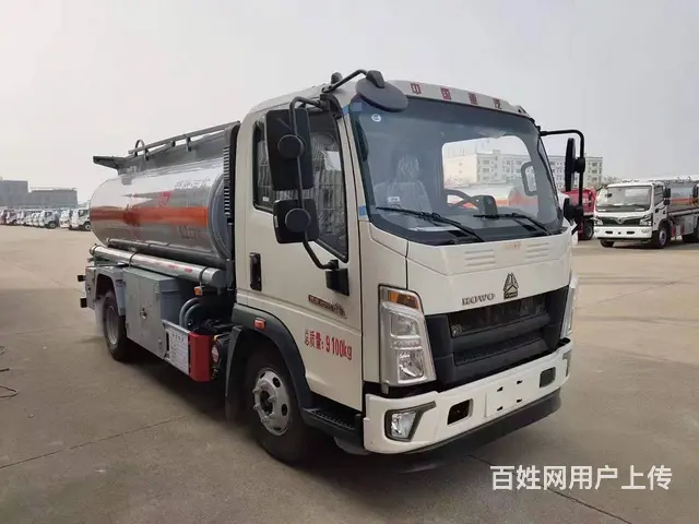 国六重汽豪沃6.2方油罐车五吨不超载厂家直销 - 图片 1