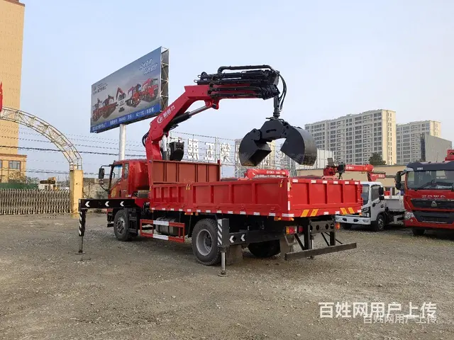 重汽豪曼8吨折臂抓斗垃圾车 配置及参数 - 图片 1