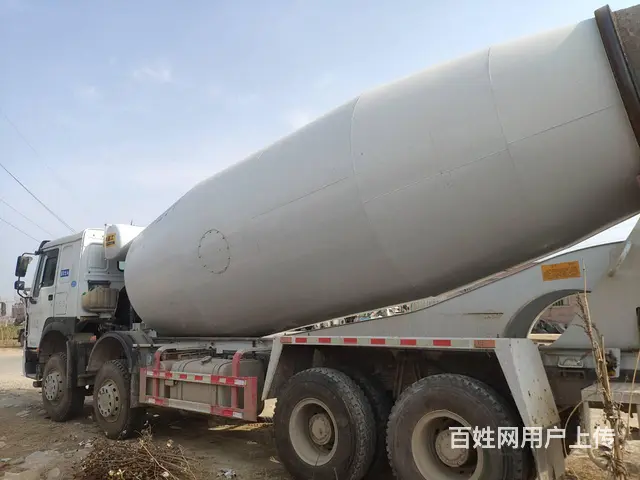低价出售二手豪沃搅拌车 大20方 国五 前四后八 - 图片 6