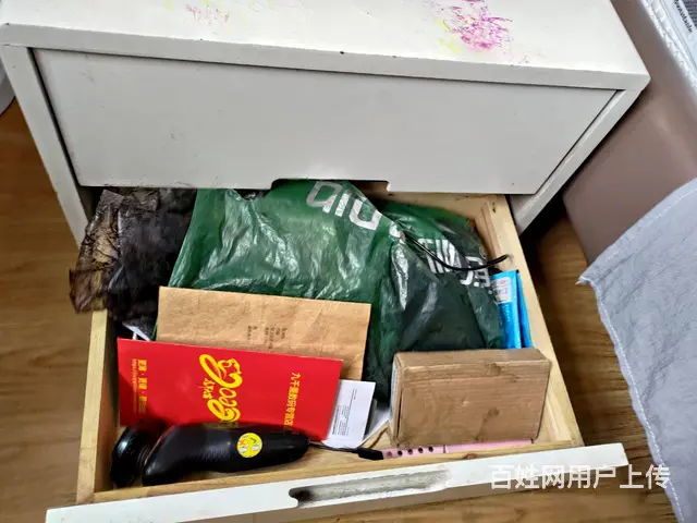 低价诚信出售自用纯实木油漆床头柜拉！ - 图片 4