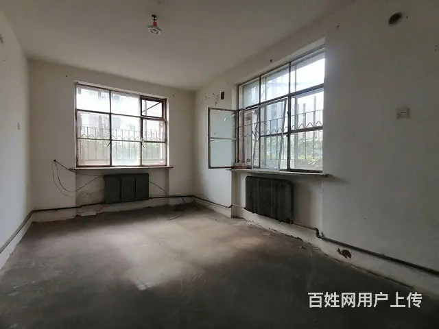 八里铺板块一楼带小院70平三室一厅清水房 - 图片 1