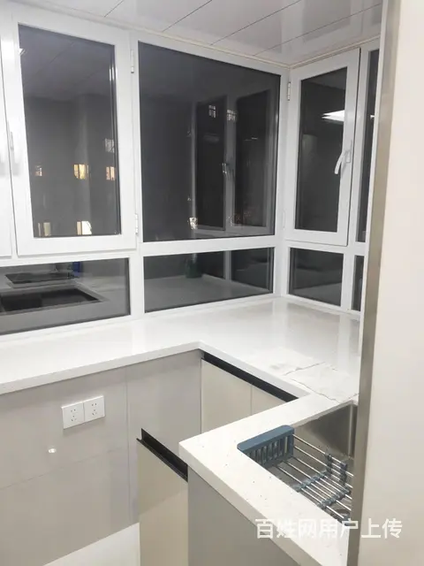 阳光宾馆附近三楼，两室一厅，地热取暖，吸油烟机、煤气灶、热水 - 图片 3