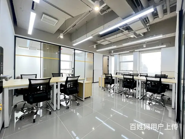 海珠广场办公室特价招租，落地窗带两个经理室，精装修配置家具 - 图片 1