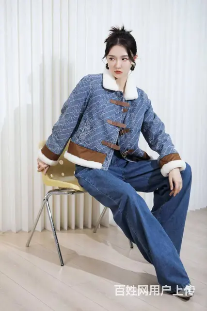 武汉盛依服饰索仑莎冬季女士鹅绒服大货上新 - 图片 4
