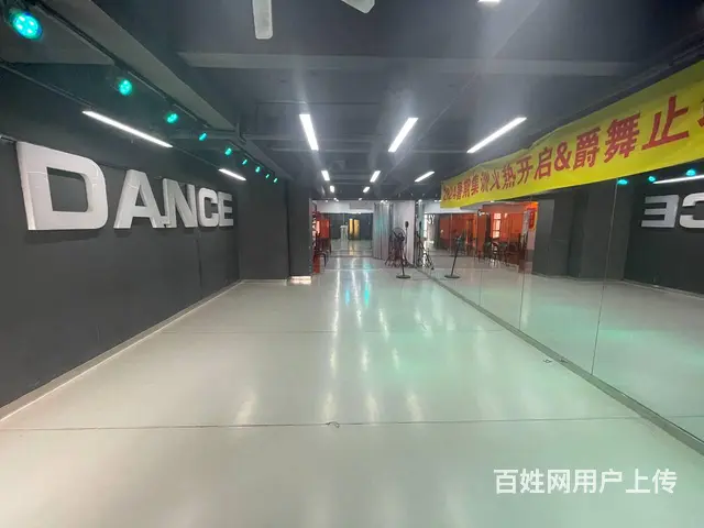 世纪大道地铁口铁投V领郡230平写字楼出租，精装修 - 图片 3