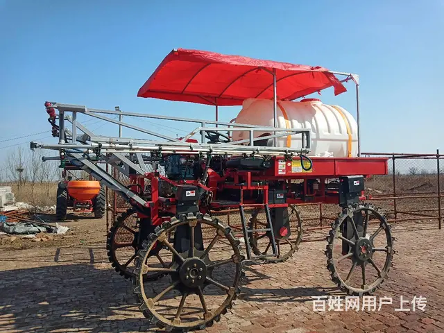 32马力2吨药箱自走式喷杆喷药机 农田喷药机 - 图片 1