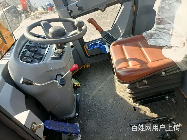 低转卸裁4.2米装粮小铲车一辆 - 图片 5