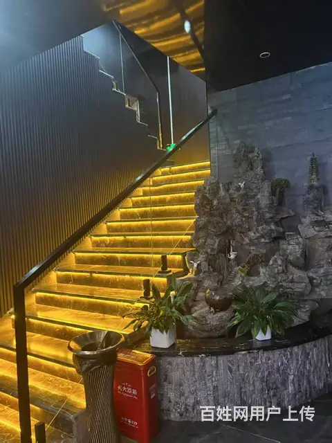 店铺位于兴义公园里对面，繁华地段，面积290平，上下两层，一 - 图片 4